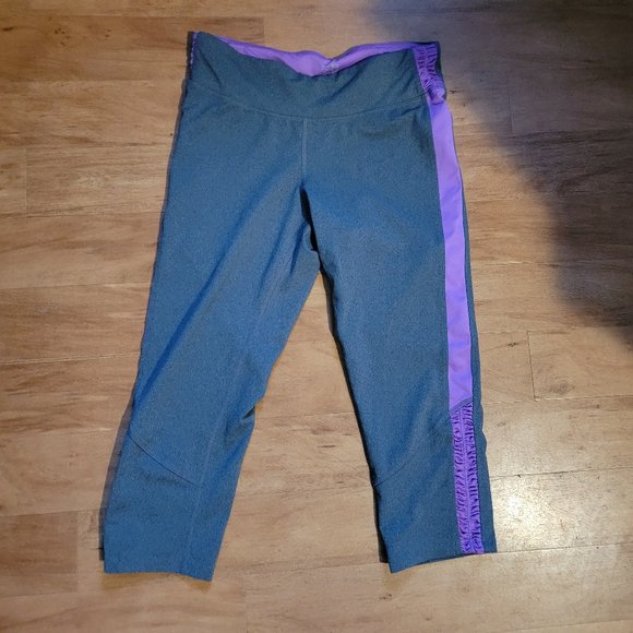 Champion Lavender and Grey Ruched Capri  Leggings Size Medium - Picture 2 of 12